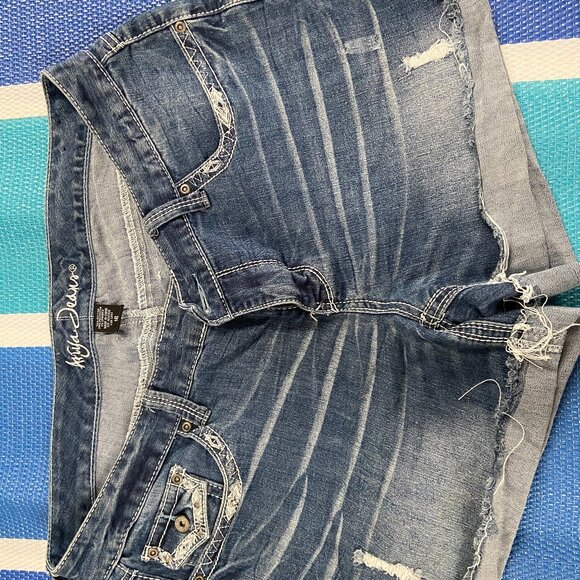 Ariya Jeans Denim Embroidery W16 Shorts - Picture 1 of 10